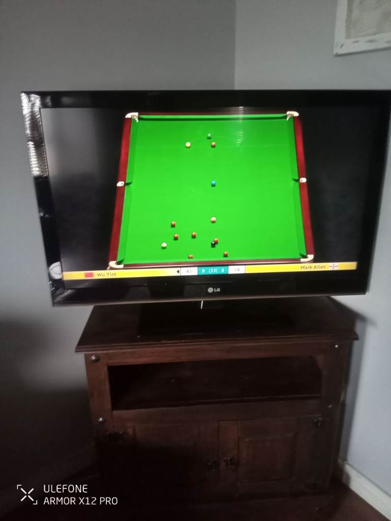 42" LG TV 