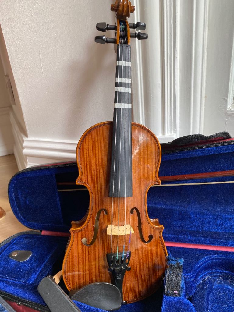 Stentor Student II Violin 1/4 size with case and shoulder rest