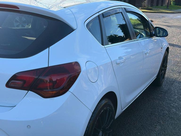 2014 Vauxhall Astra 1.7 CDTi ecoFLEX SRi Euro 5 (s/s) 5dr HATCHBACK Diesel Manual