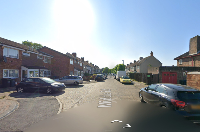 BENEFITS ACCEPTED - Studio Flat Available in Mitcham Merton SW16