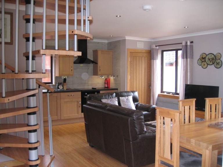 Modern furnished detached cottage just north of Fort William