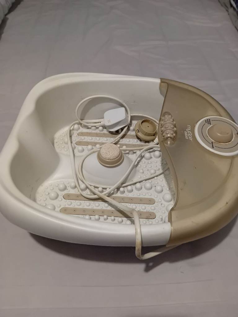 Foot spa with massage function