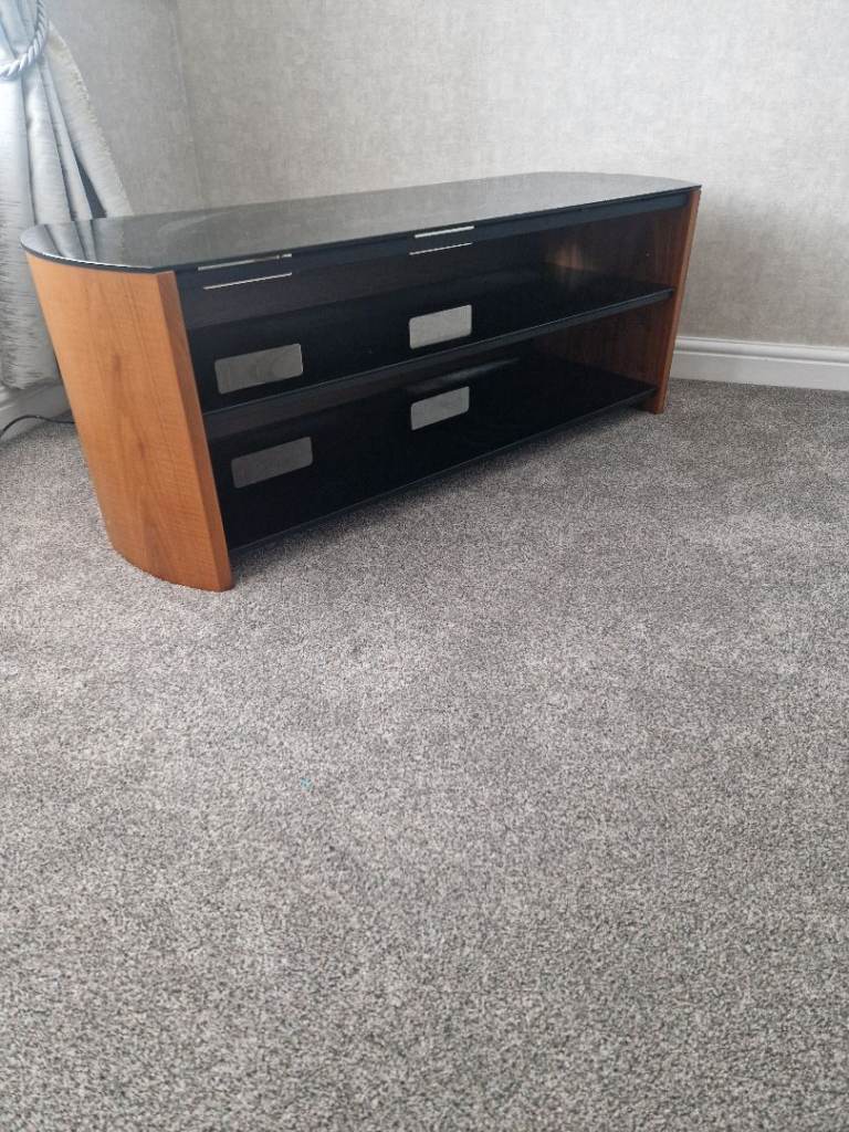 Lovely large solid tv stand free to collect