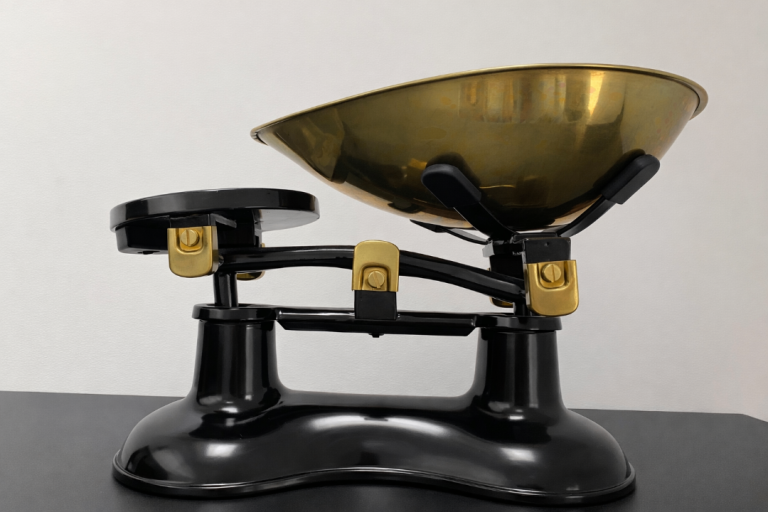 Vintage style cast iron kitchen scales with measuring weights (in lb and oz)