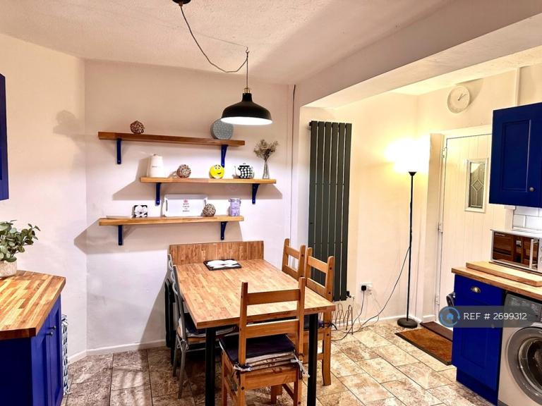 3 bedroom house in Tom Shepley Street, Hyde, SK14 (3 bed) (#2699312)