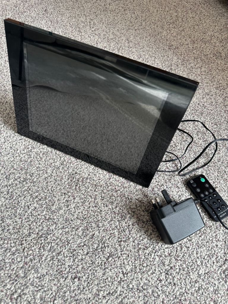 Sony Photo Frame 10” with remote control & mains supply