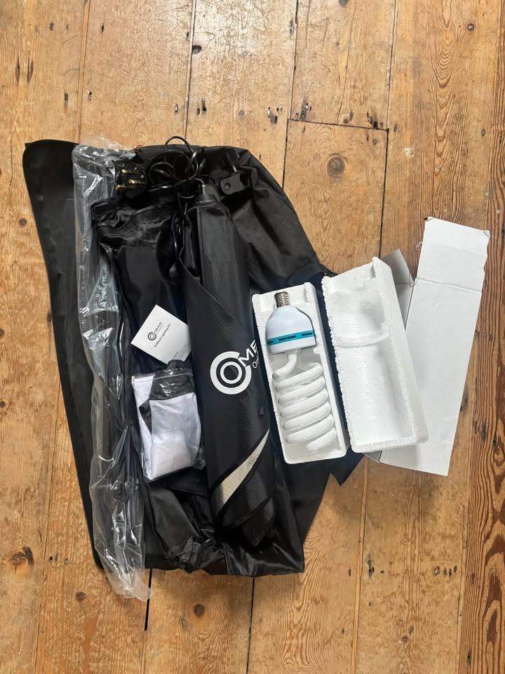 OMEGA Photography Softbox Lighting Kit with Bulb – New