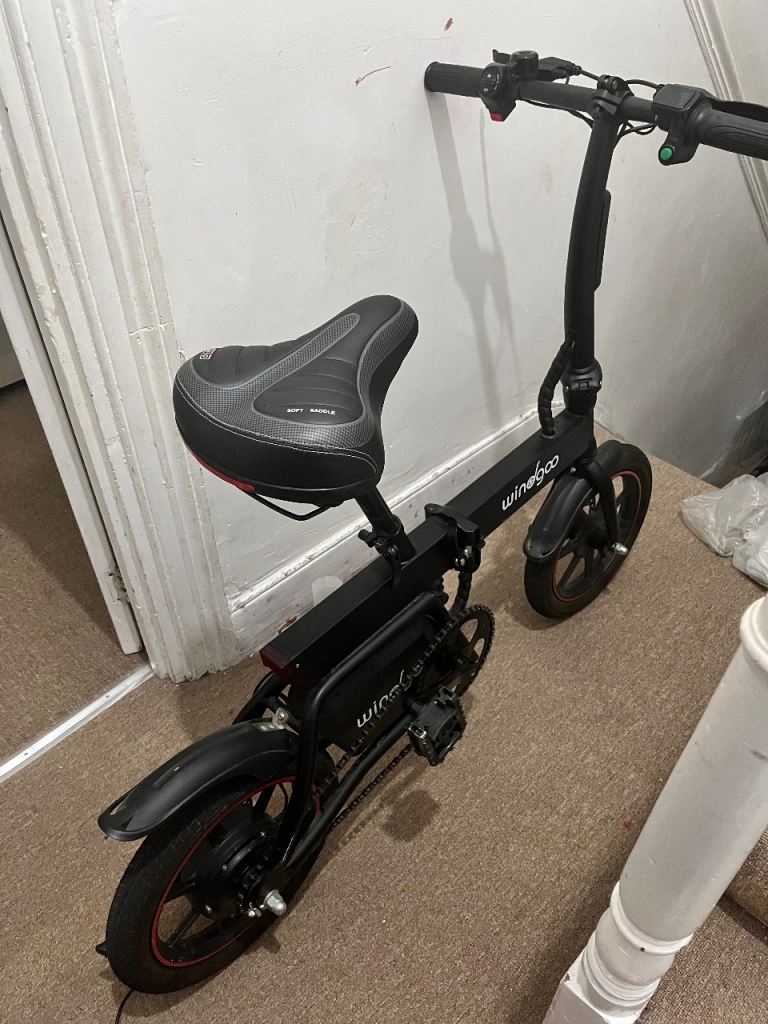 B20 Black Folding Electric Bike - Good Condition Check description.