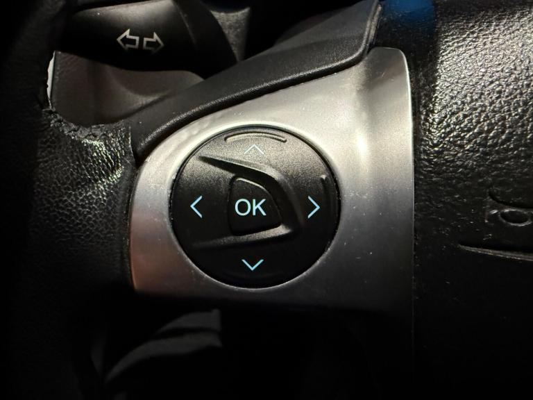 2011 Ford Focus 1.6 125 Zetec 5dr HATCHBACK PETROL Manual