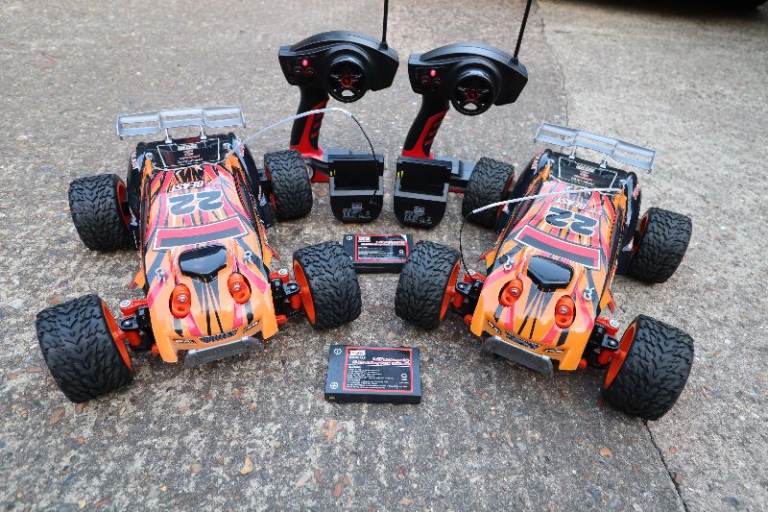 RC Cars - Maisto Tech Speed Beast & Baja Beast