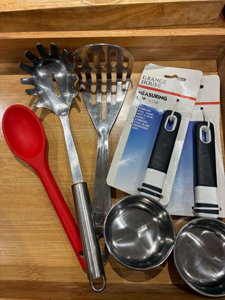 New Grange House Measuring Cups and Kitchen Utensils Set