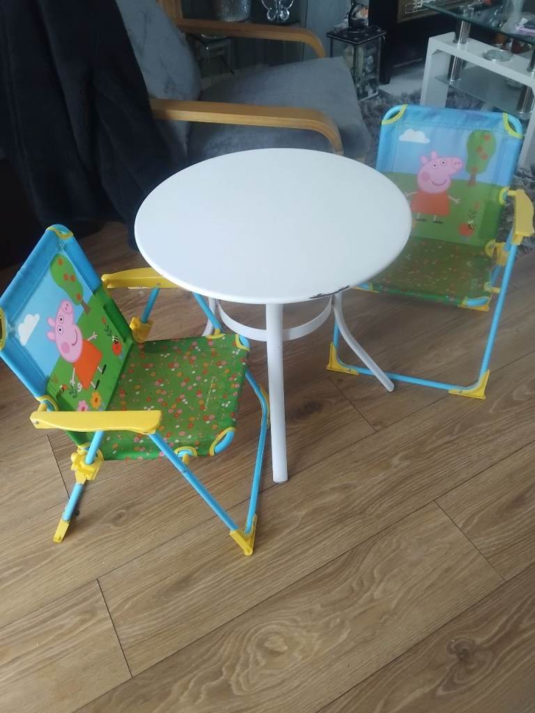 Child's table and chairs £8