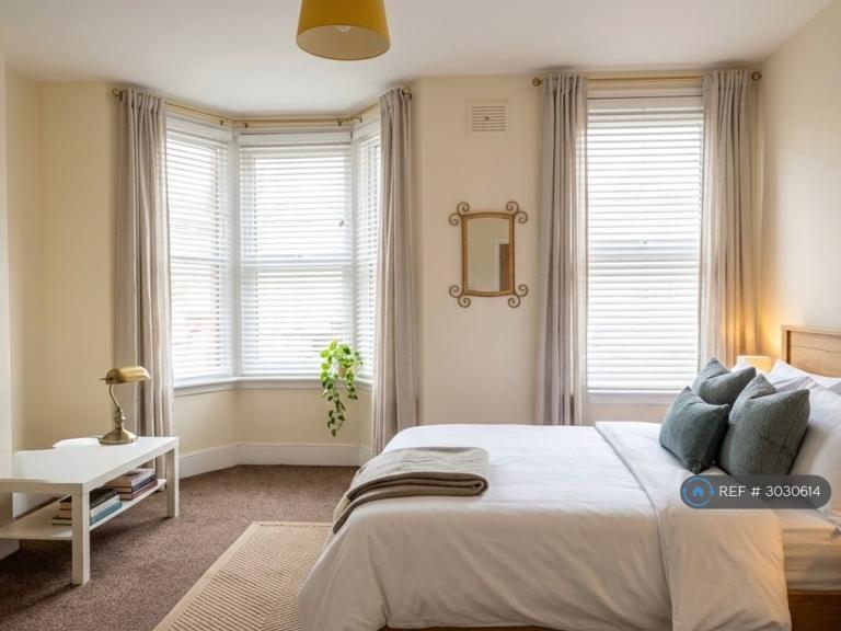 5 bedroom house in Peckham, Peckham, London, SE15 (5 bed) (#3030614)