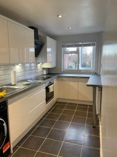 2 Bedroom First Floor Maisonette (Walking Distance to Uxbridge Town Center)
