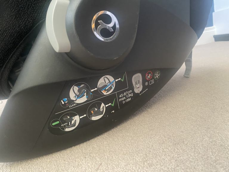 Cybex car seat WITH ISOFIX base 