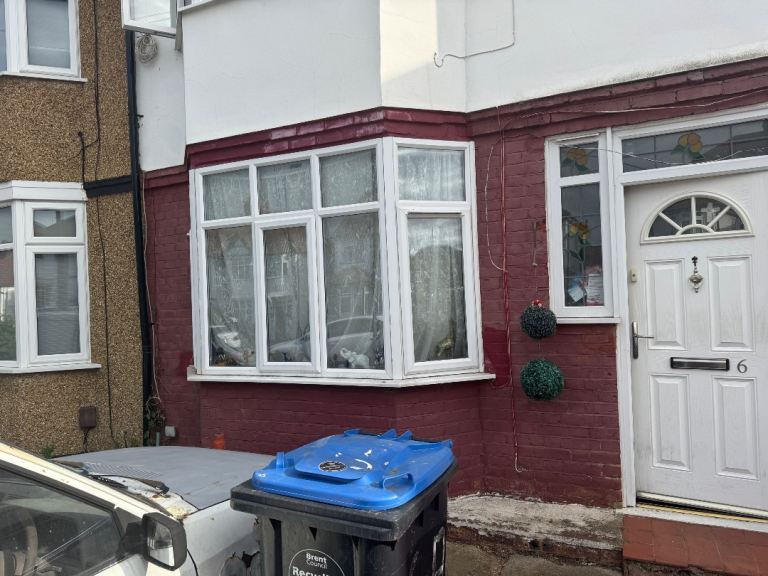 One bed flat Kingsbury to swap