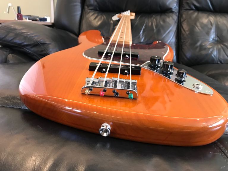 Fender Player Jazz Bass Guitar®, Maple Fingerboard, Aged Natural, FSR, 2021, lovely bass 