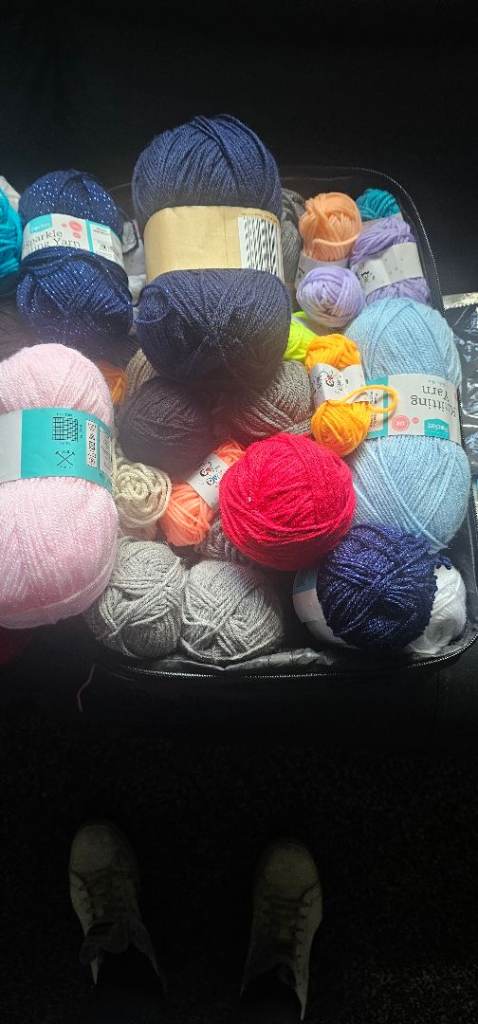 Large Bundle of Mixed Colour Yarn – As Good As New