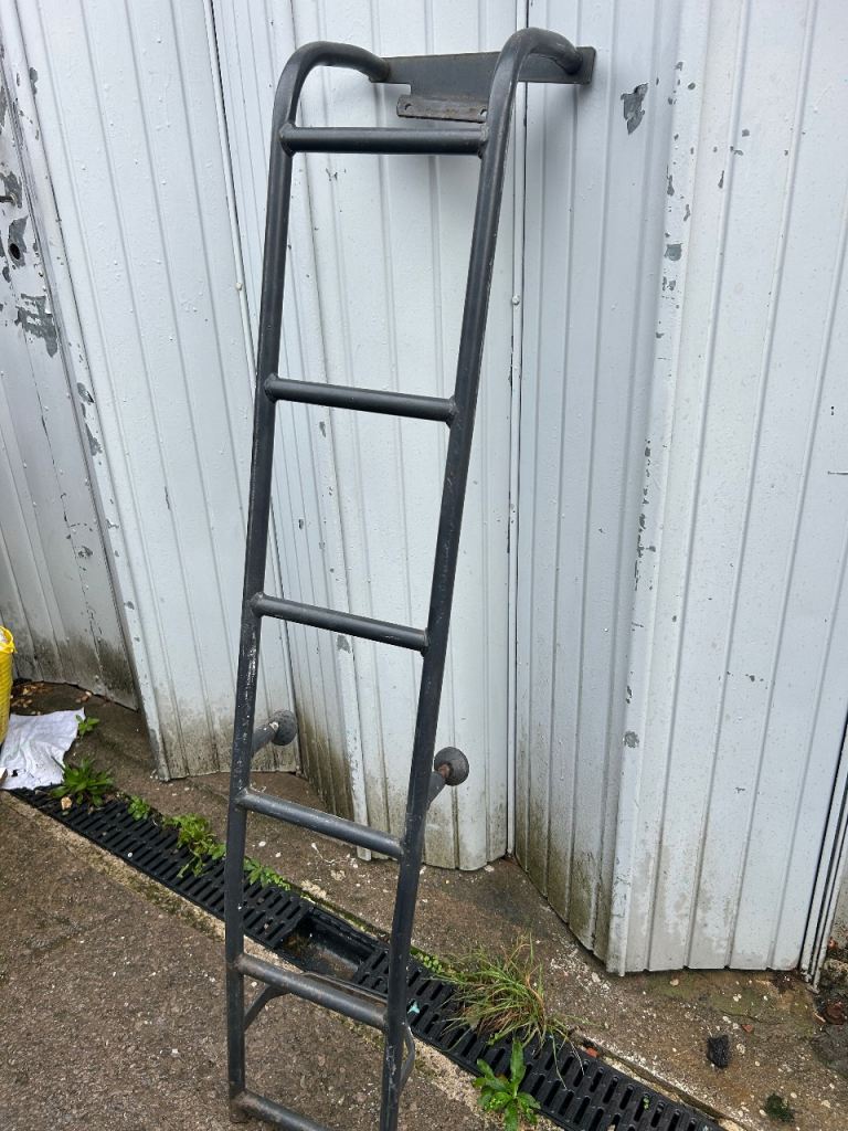 Van door ladder