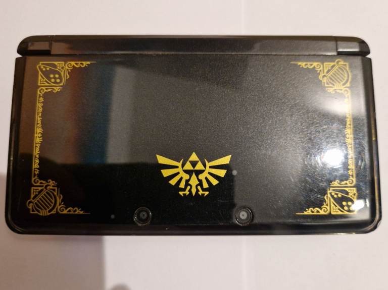 Nintendo 3DS Zelda Edition with Games and Charger – Good Condition