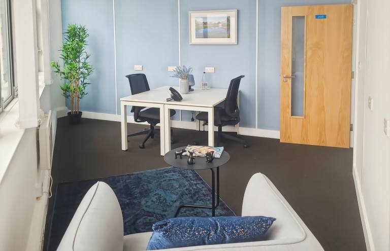 Birkenhead - CH41 1AL \ Workspace for Teams of 3