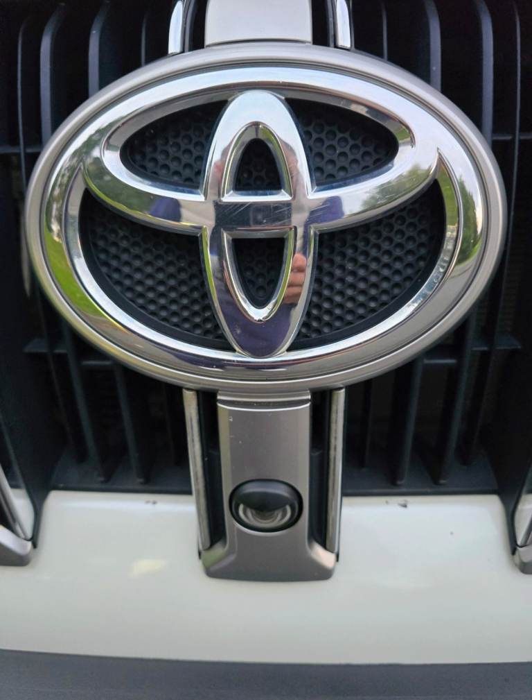 Toyota landcruiser invincible white auto fsh Sunroof Beige interior 