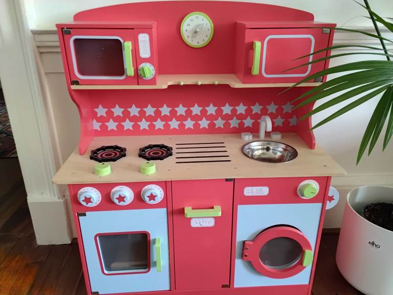 Toy Kitchen plus play food
