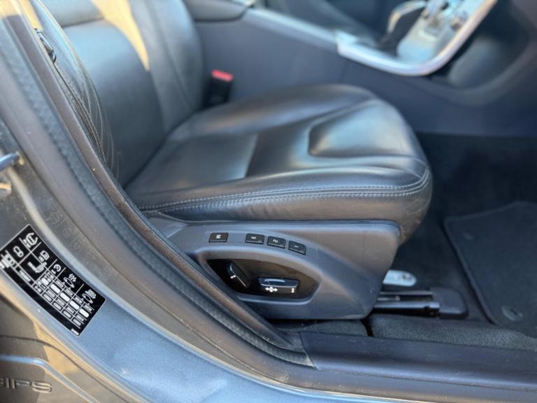 2017 Volvo V60 Cross Country 2.4 D4 Lux Nav Auto AWD Euro 6 (s/s) 5dr ESTATE Diesel Automatic