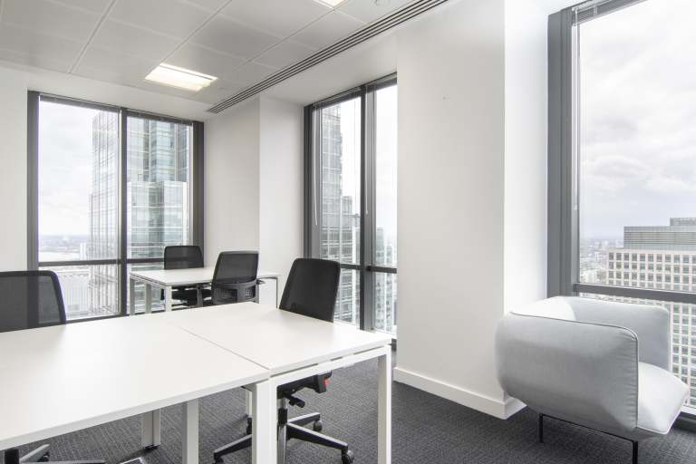 London - E145AA \ Private Office Rental with a 5-Desk Setup