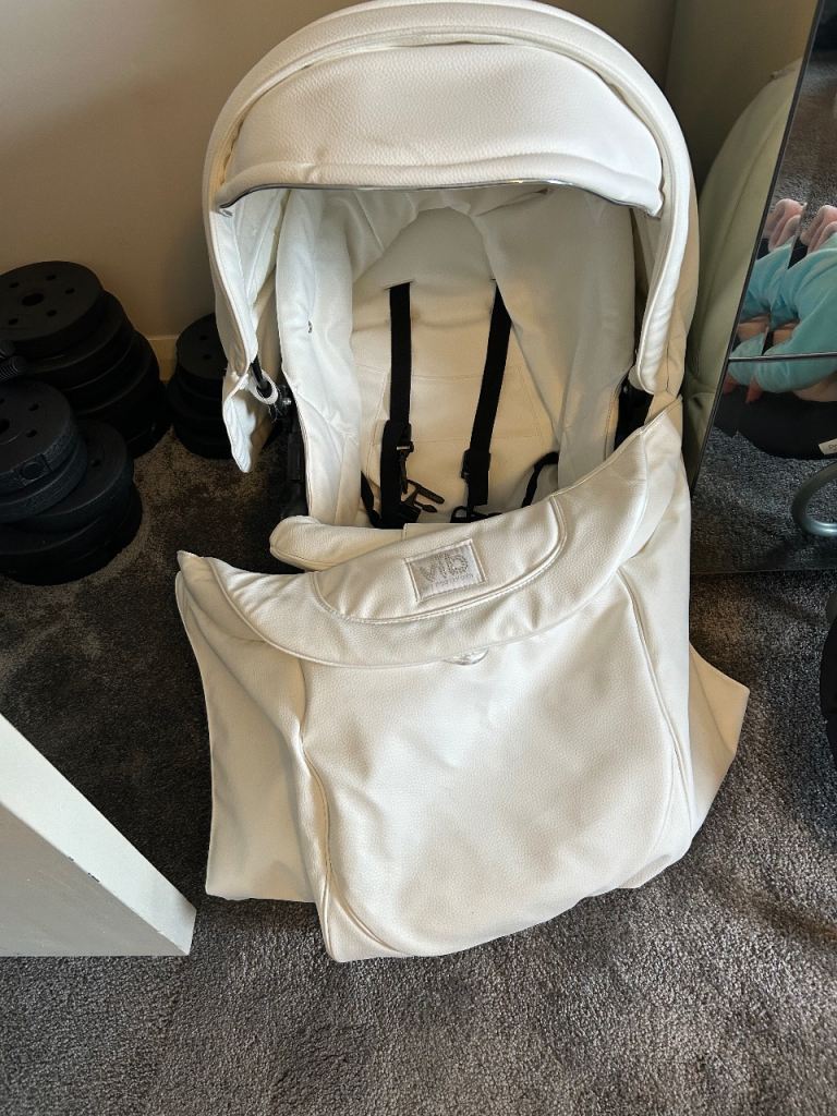 White leather 3n1 pram 