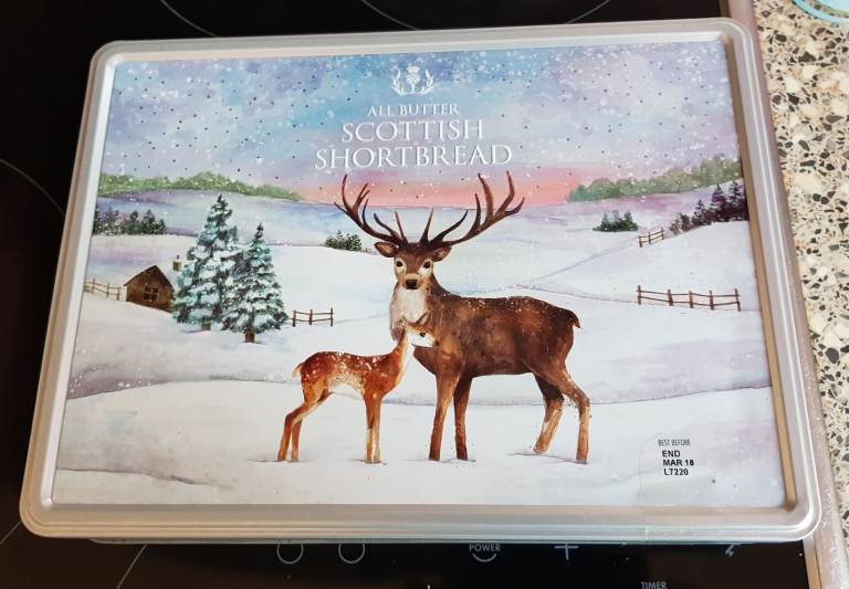 VINTAGE TESCO SHORTBREAD TIN : DEER IN SNOW SCENE