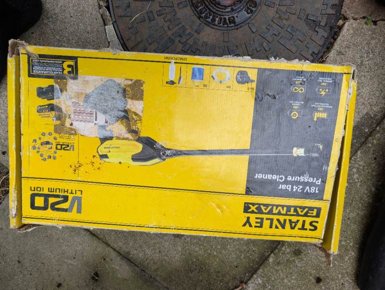 Light use fully working all in the box bargain at asking price as retails 4 times this