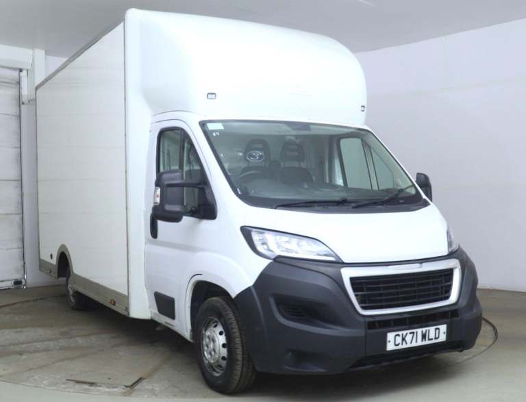 2022 Peugeot Boxer 2.2 BlueHDi Low floor Luton 140ps CHASSIS CAB DIESEL Manual