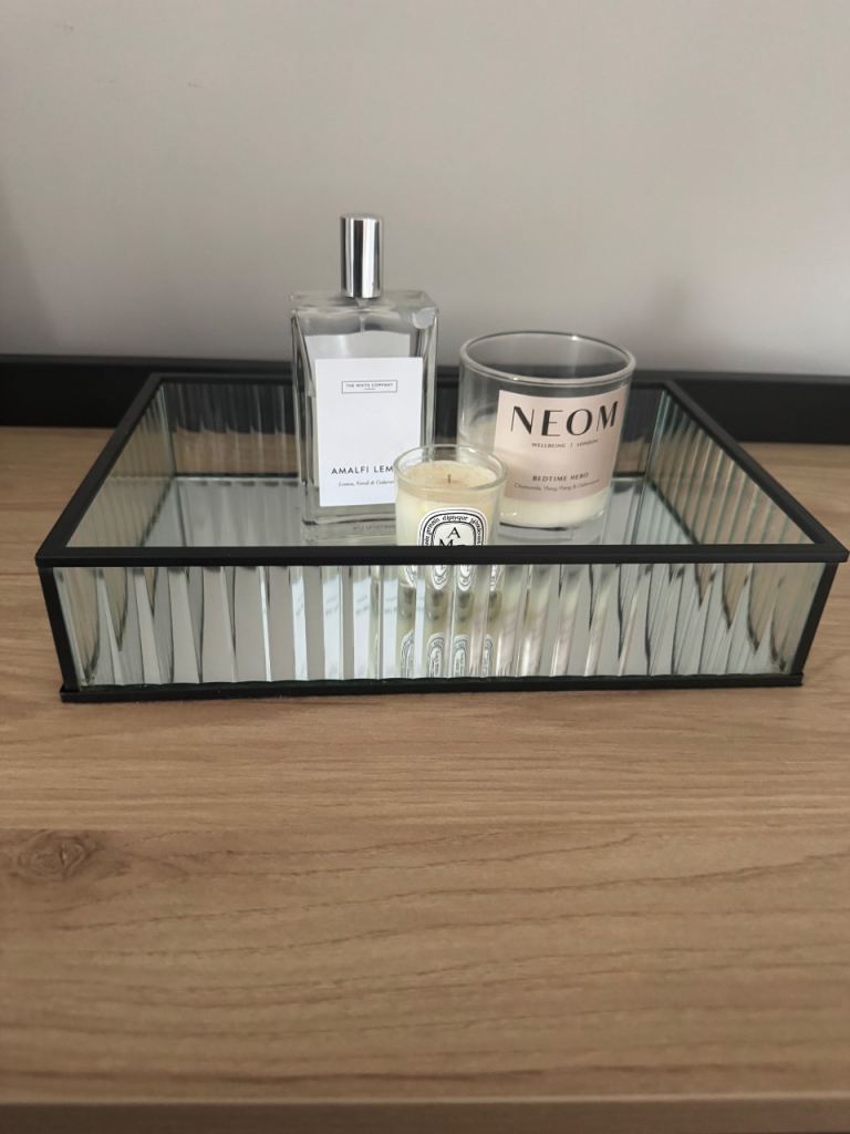 Fluted glass and mirror tray