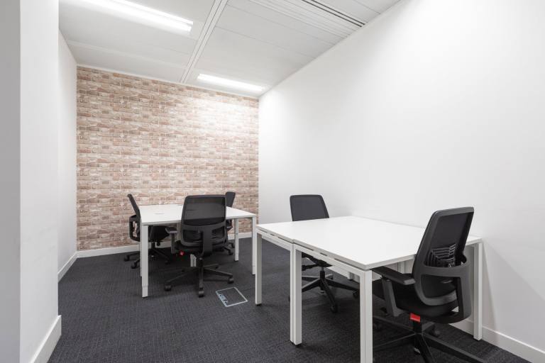 Hemel Hempstead - HP2 4TZ \ Compact Office for Rent for 1 Person