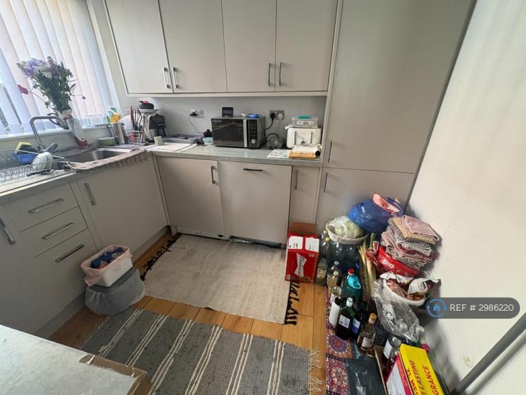 2 bedroom flat in Ingram Avenue, Aylesbury, HP21 (2 bed) (#2986220)