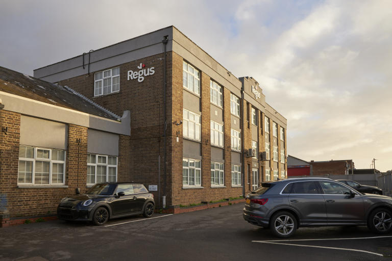 London - UB67JD \ Office Space for 2 Workstations