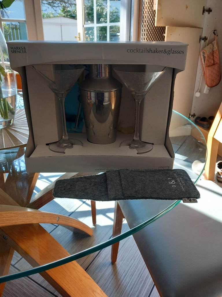 ,cocktail shaker with glasses 