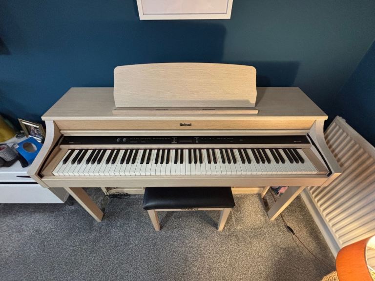 Roland HP207e digital piano