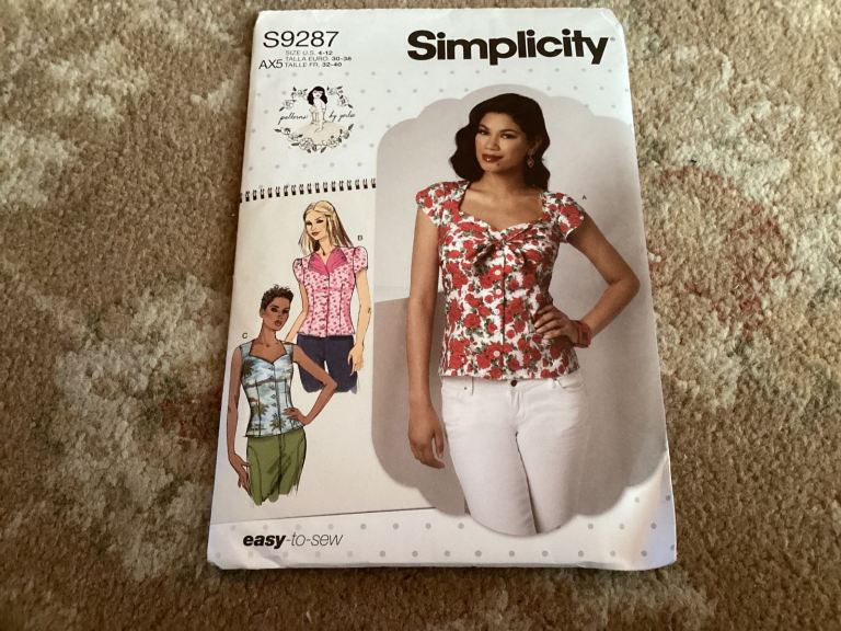 SIMPLICITY SEWING PATTERN 9287 MISSES SWEETHEART NECKLINE BLOUSE