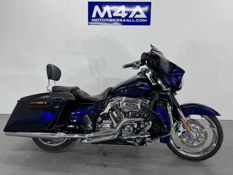 HARLEY DAVIDSON STREET GLIDE CVO FLHXSE 2016