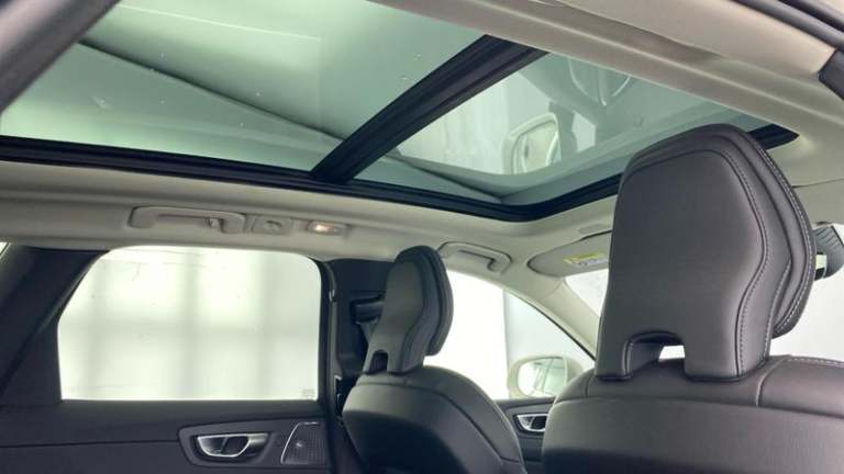 2025 Volvo XC60 Ultra T8 AWD Plug-in hybrid Electric/Petrol Bright Automatic SUV Hybrid Automatic