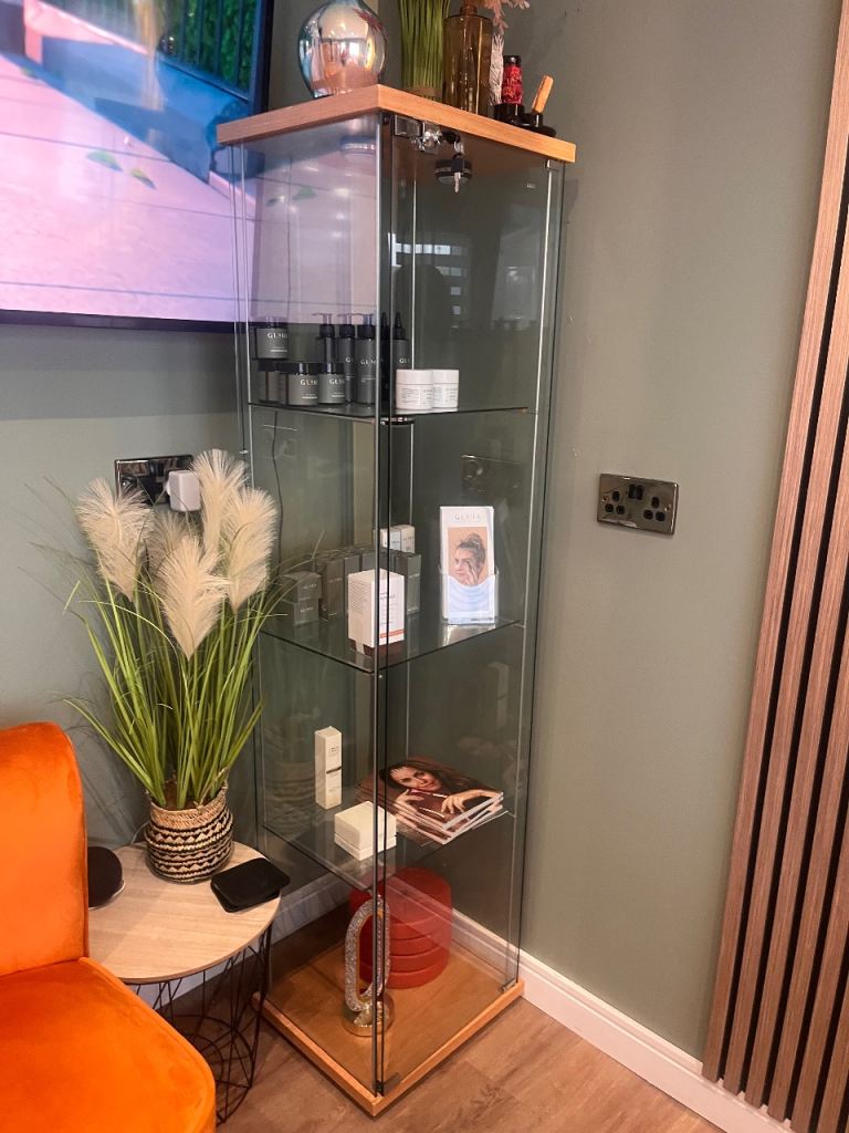 Glass display cabinet 