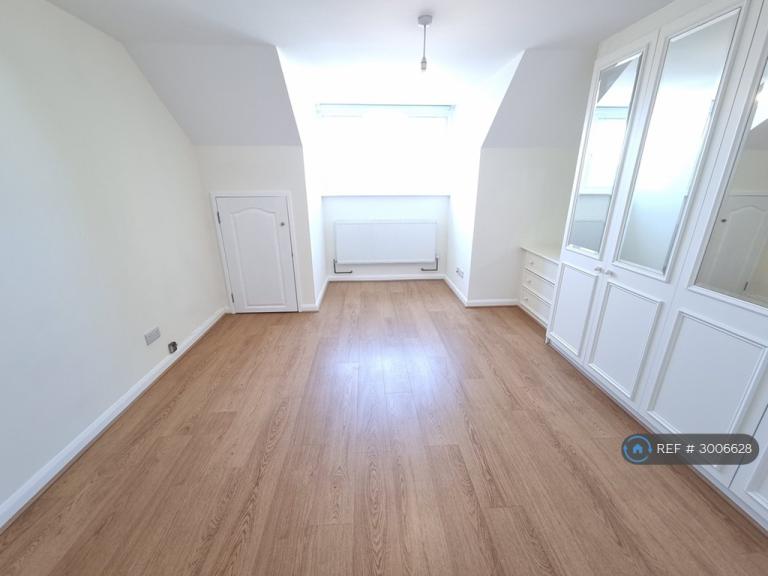 3 bedroom house in Heton Gardens, London, NW4 (3 bed) (#3006628)