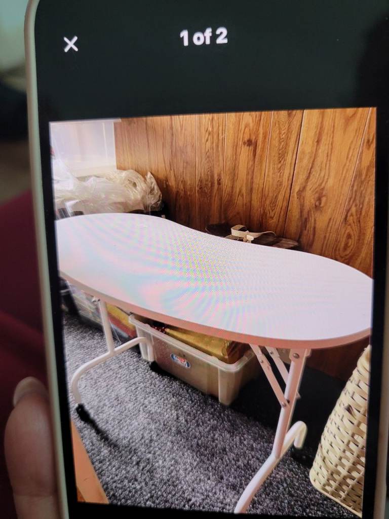 Beauty nails table