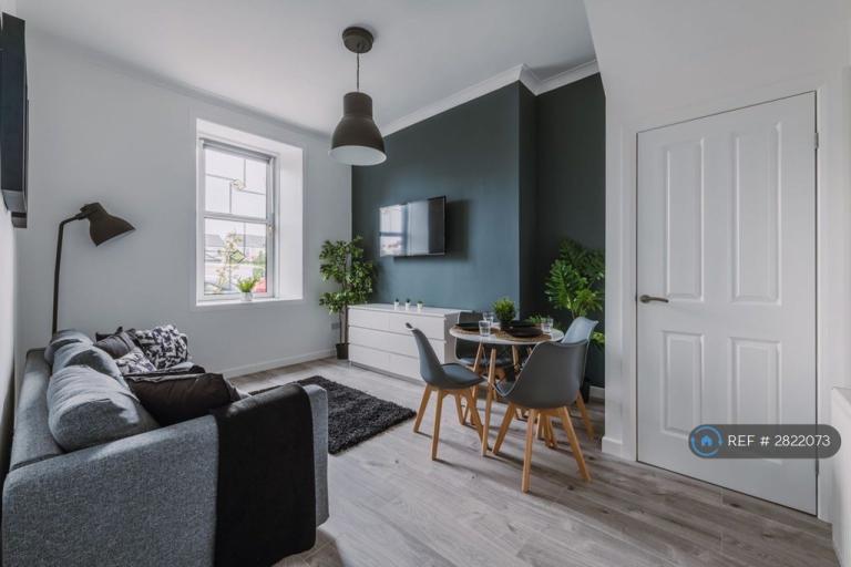 2 bedroom flat in Silverdale St, Glasgow, G31 (2 bed) (#2822073)