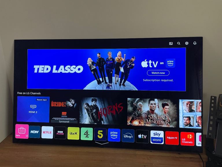 55” LG OLED 4K Smart TV with Good Wall Mount 