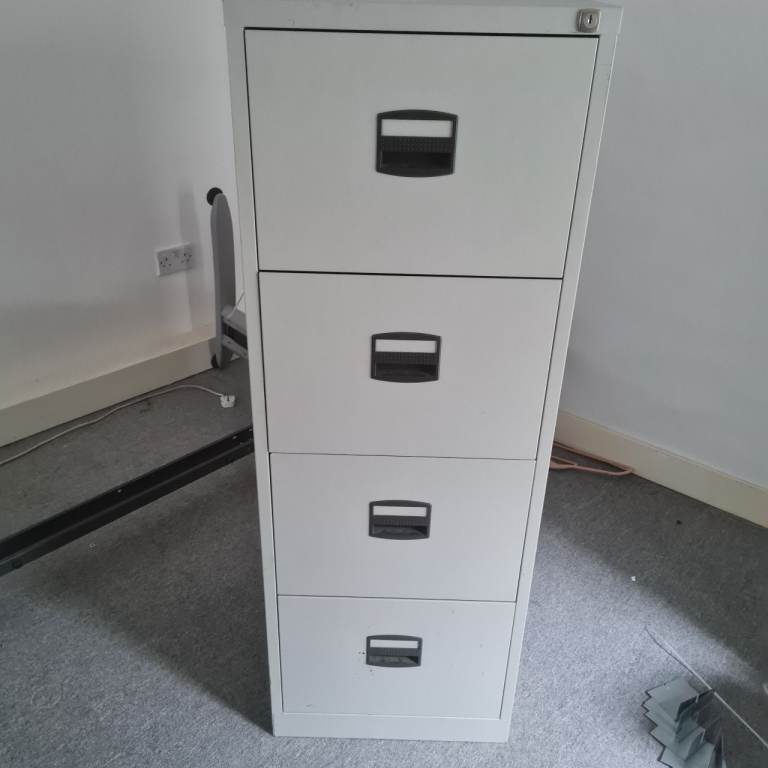 Metal 4 drawer filing cabinets 