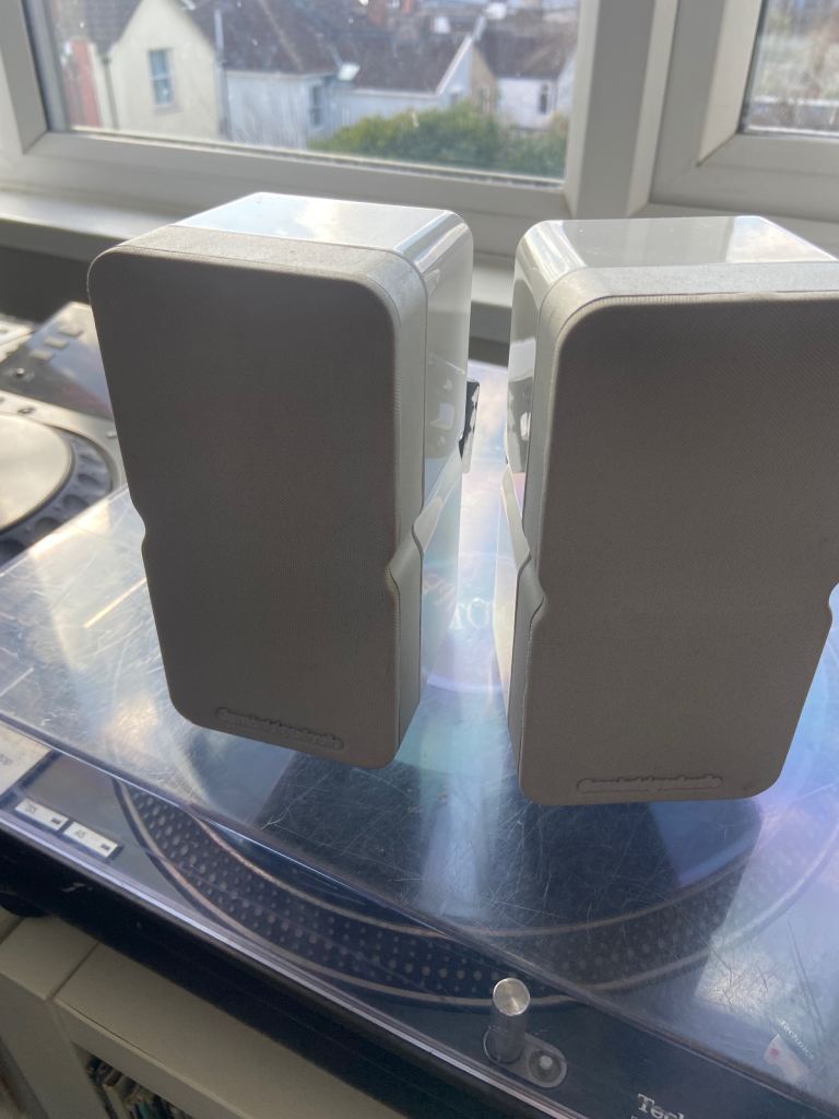 Cambridge Audio Minx Min 20 Speakers Pair – White with Wall Mounts