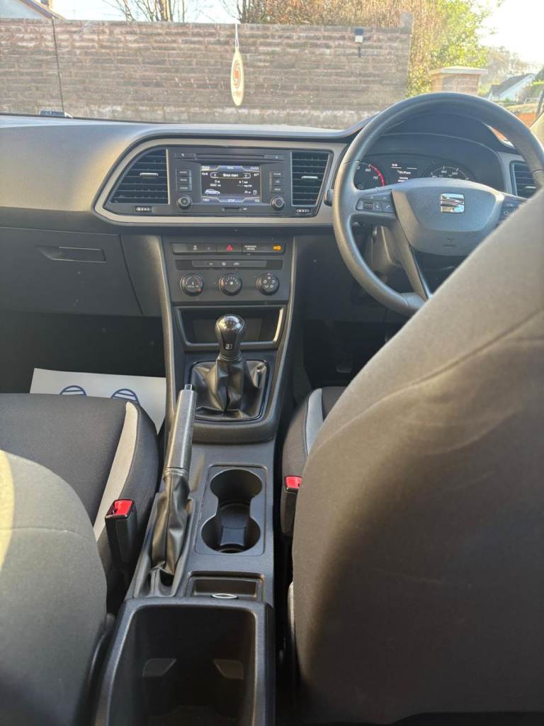 Seat Leon 1.2l 2013 ( Corsa Clio A3 golf )